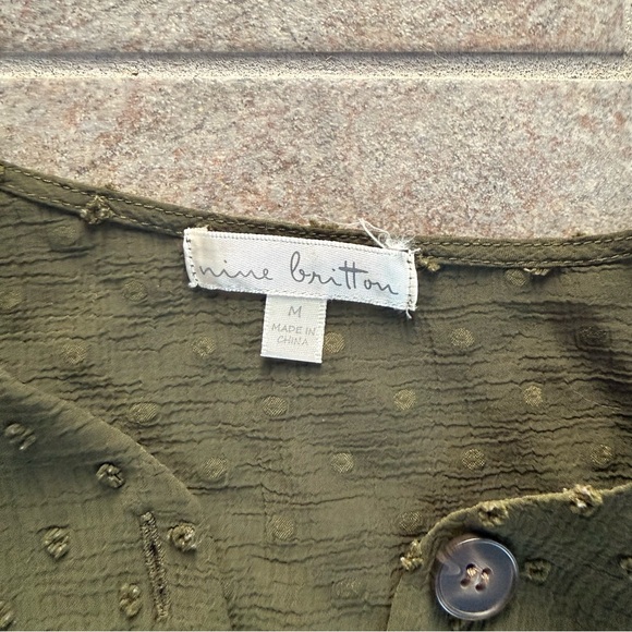 Nine Britton Olive Green Button-Up Women's Top Size Medium - Picture 2 of 8